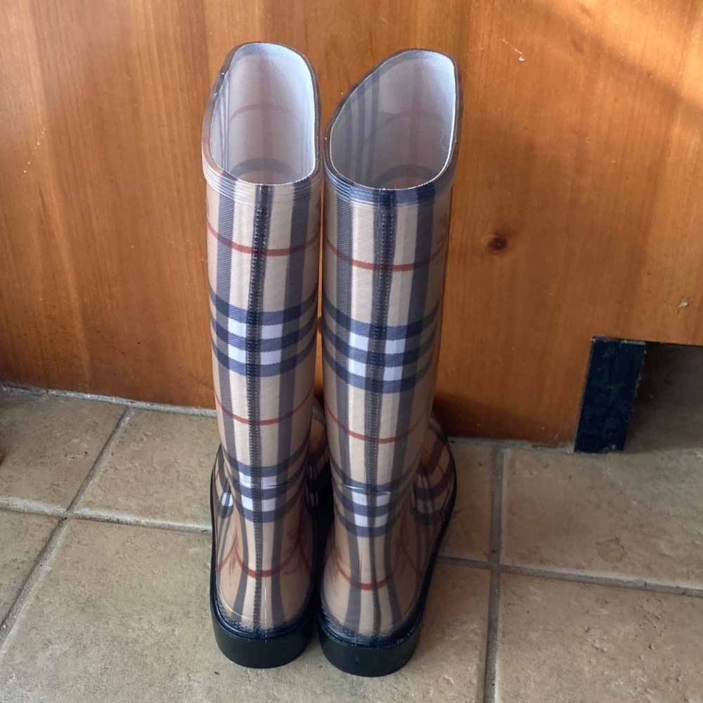 NIB Burberry Tan & Black Plaid Rain Boots - Picture 5 of 9